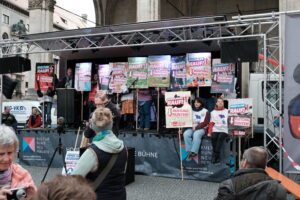 Banner und Plakate bei sozialen Bewegungen in München,