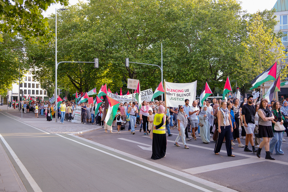 Protest gegen Israel und die ihn unterstützende Stadtverwaltung von München in München,