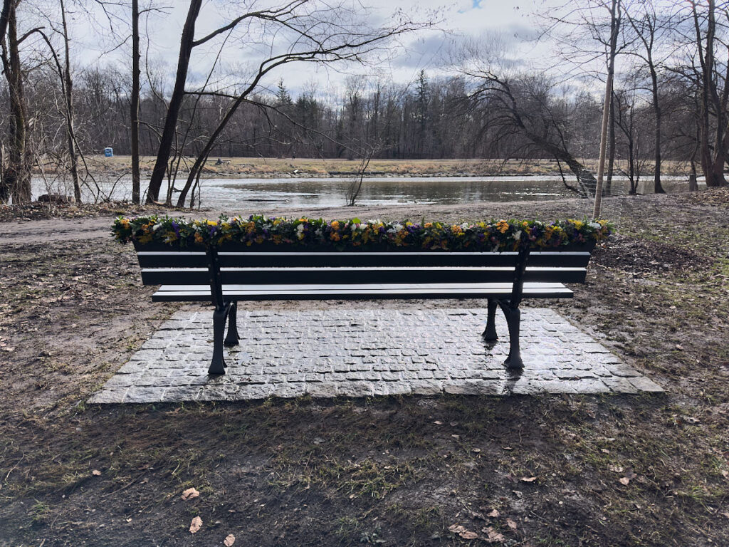 Amel ve Hafsa için yapılan Anma Bankı,